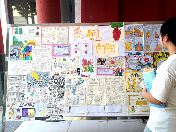 感恩向阳展板_副本.jpg
