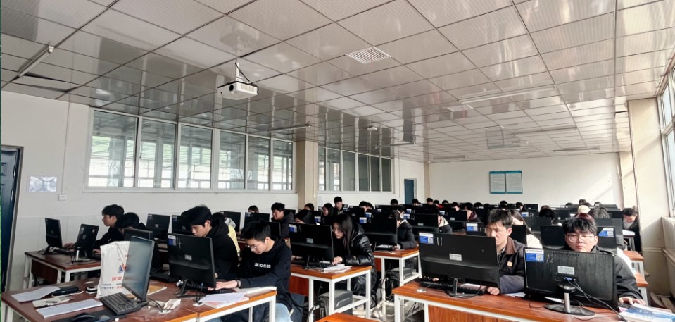 网络开发实训室.jpg