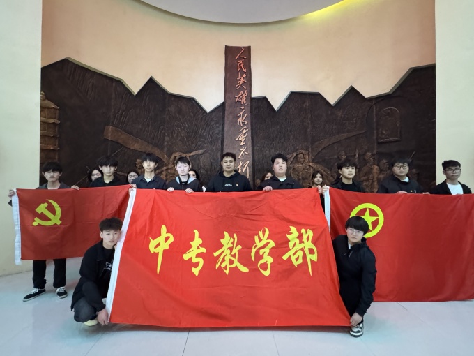 展馆内合影_副本.jpg