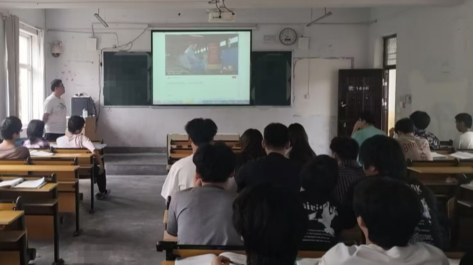 子威班看劳模_副本.png